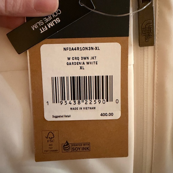 The North Face Women's Off-White Puffer Jacket - Picture 6 of 6